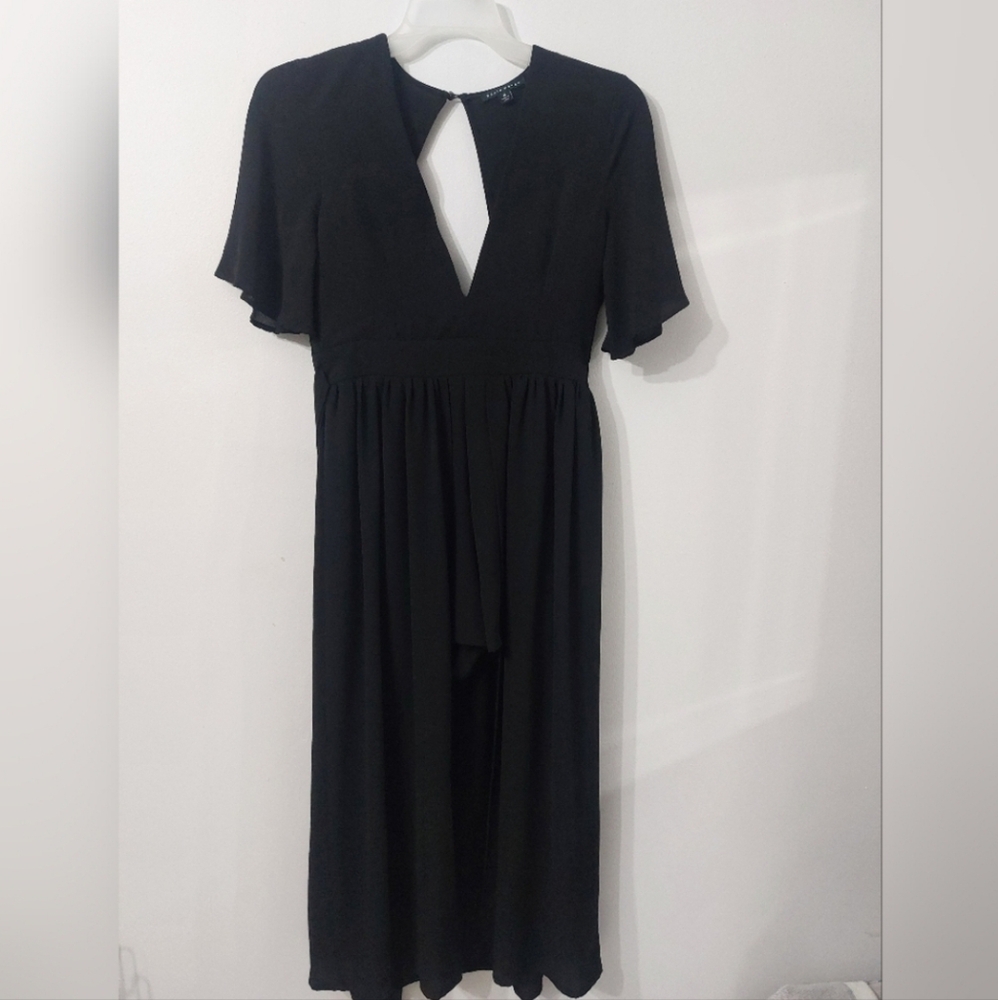 Haute Monde Dress with a short under the concept is open in the front Size:M